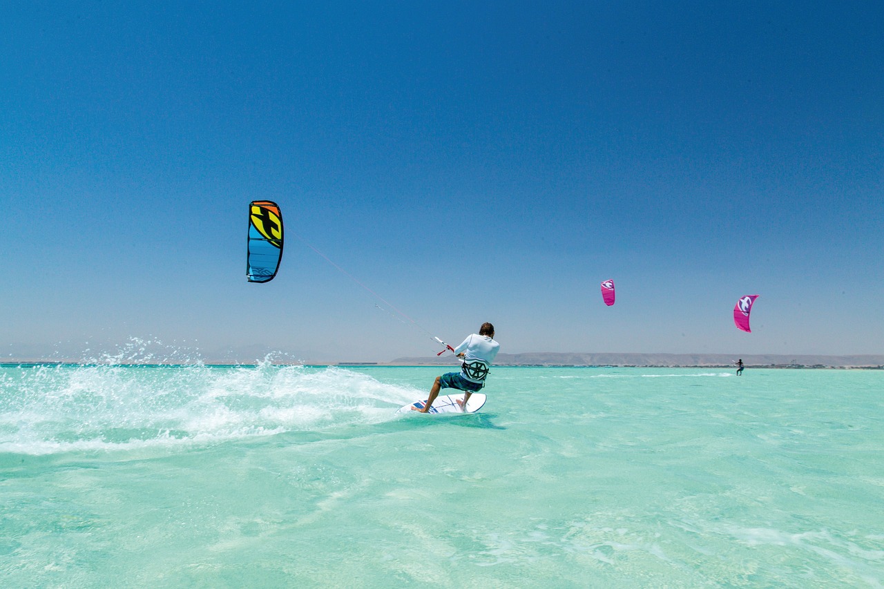 kite-surfing-3857693_1280