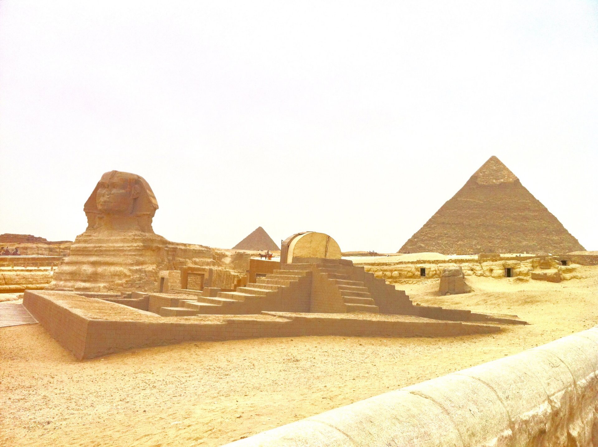 the-sphinx-and-the-pyramid-a-wonder-to-be-here-2023-11-27-05-16-37-utc