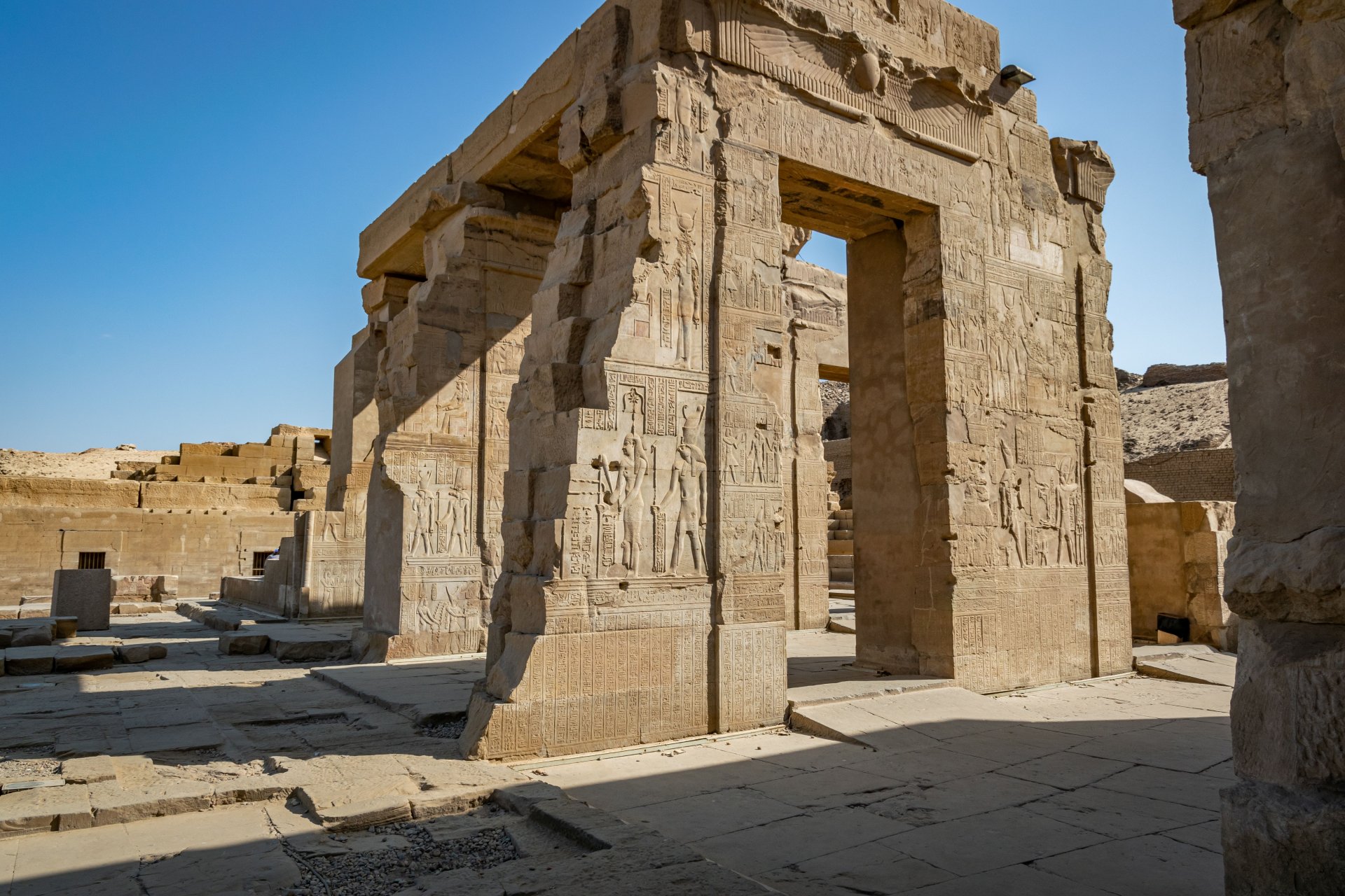 view-of-the-ancient-temples-in-luxor-egypt-2023-11-27-04-51-33-utc