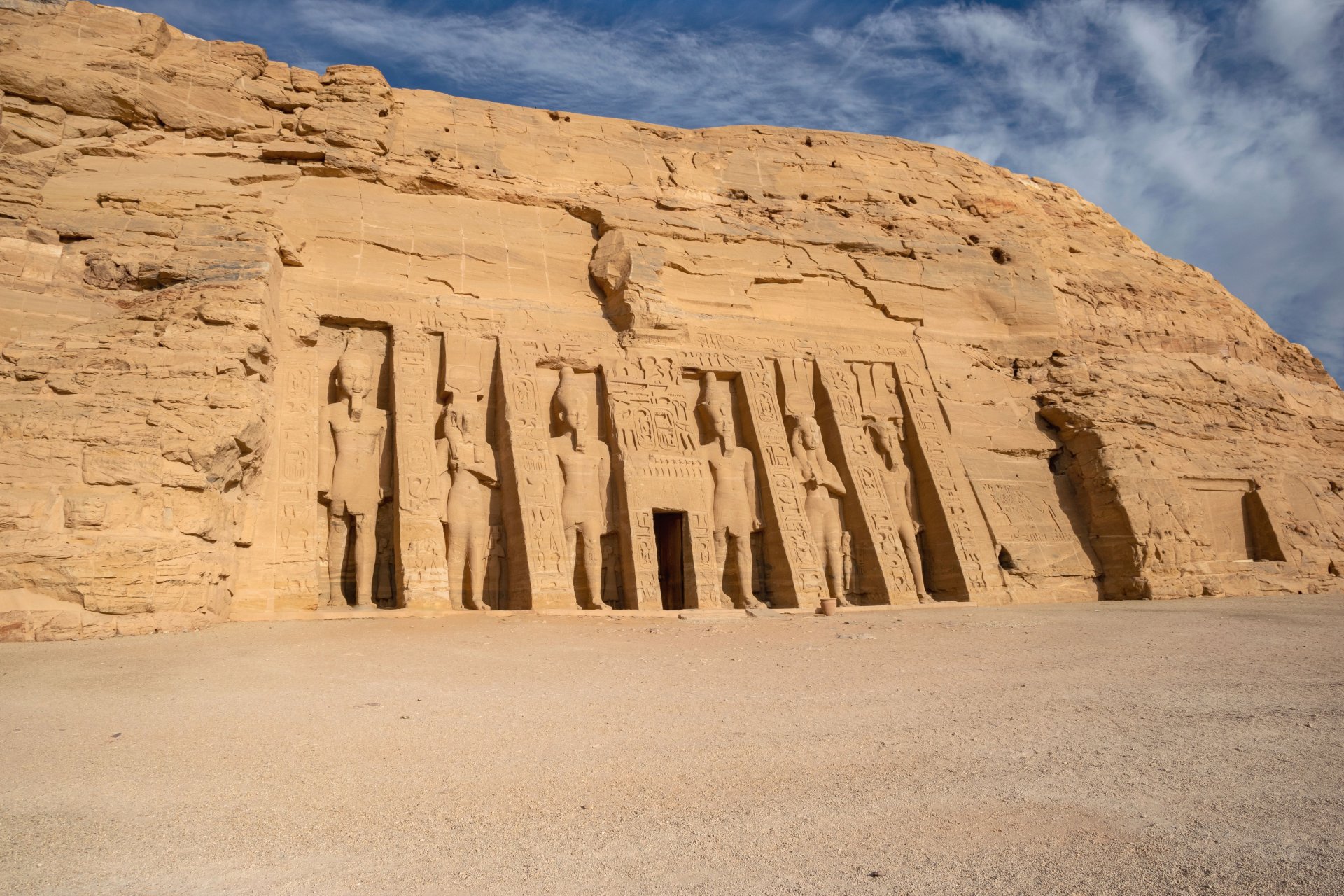 view-of-the-ancient-temples-in-luxor-egypt-2023-11-27-05-29-02-utc